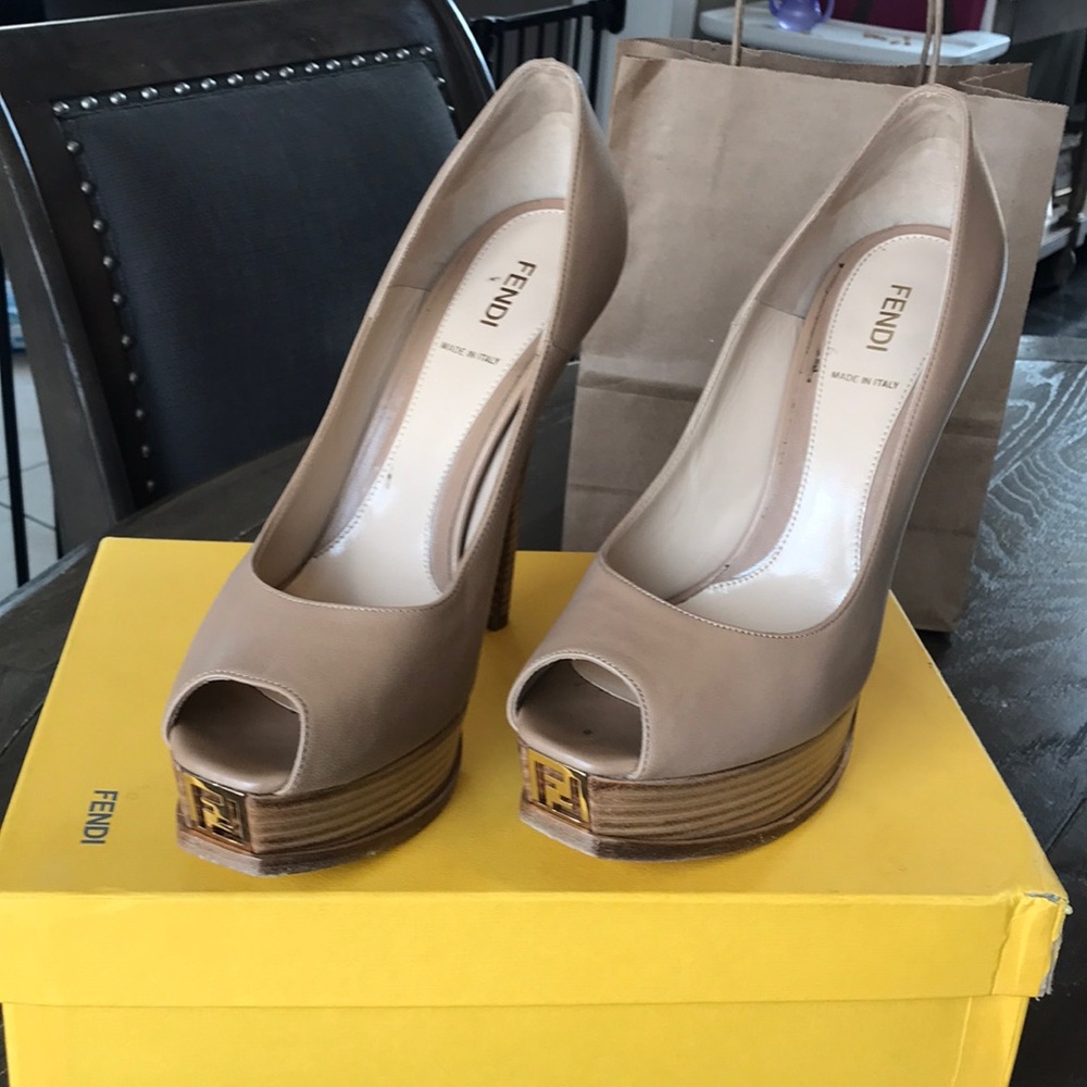 Fendi spuntata nappa beige open toe heel